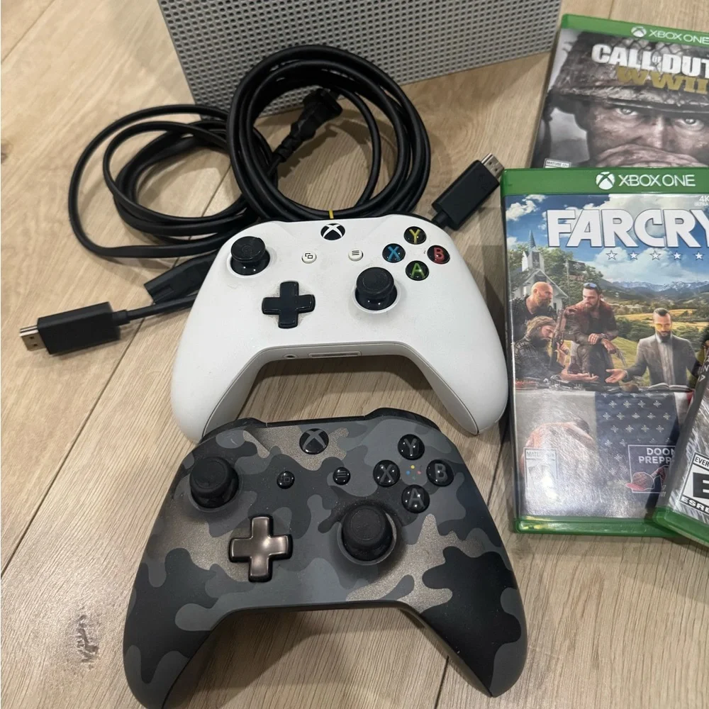 Xbox One S - Picture 2 of 6
